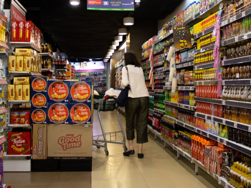 Como economizar em lojas físicas com o Menor Preço Brasil